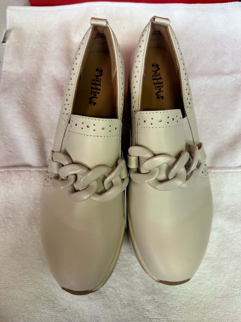 Mad Love Chain Platform Loafers Cream Beige size 9